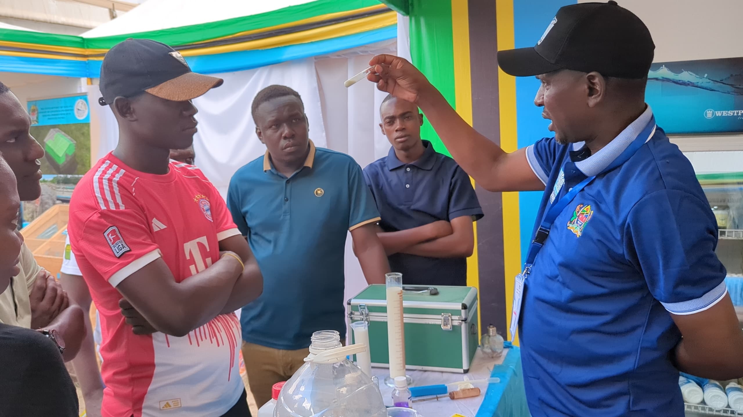 MAFUNZO KWA VITENDO YAVUTIA WANANCHI BANDA LA BODI YA MAZIWA SABASABA